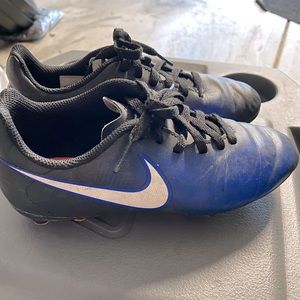 Boys Nike Magista Soccer Cleats size 1.5Y